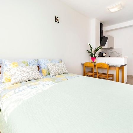 Guesthouse Santin Ровінь Екстер'єр фото