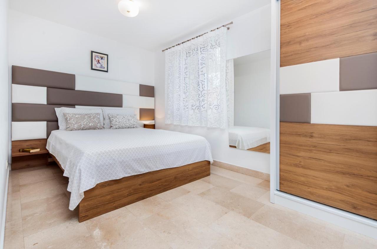 Guesthouse Santin Ровінь Екстер'єр фото