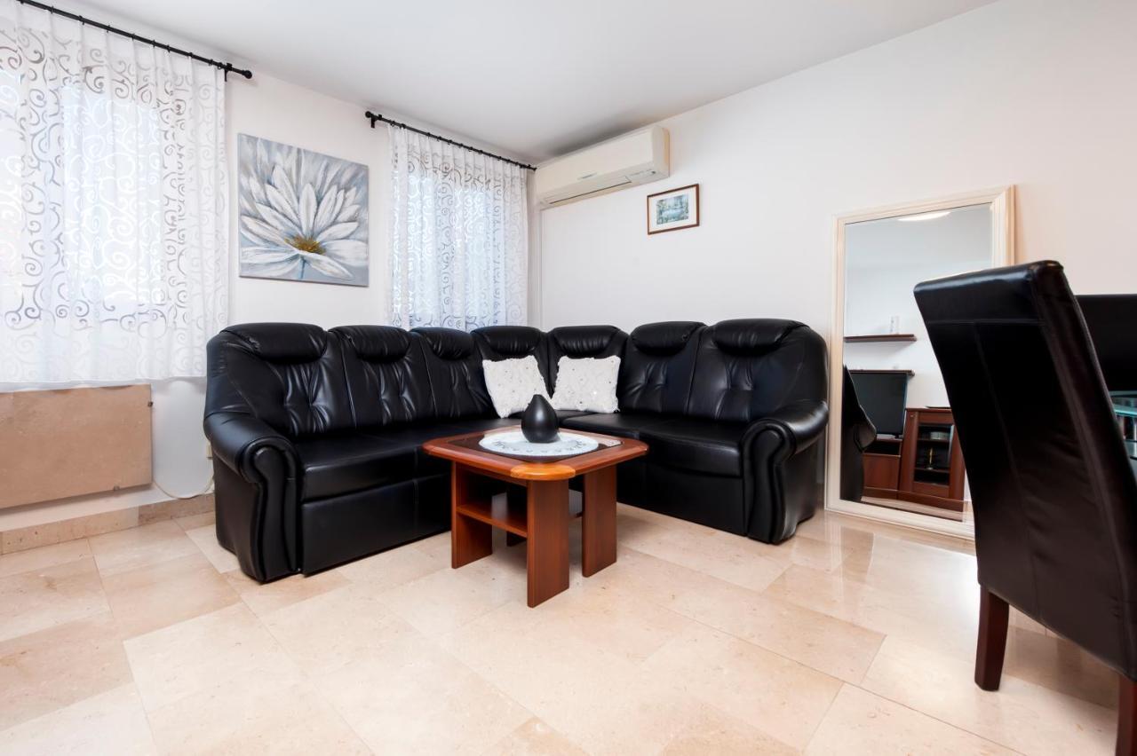 Guesthouse Santin Ровінь Екстер'єр фото