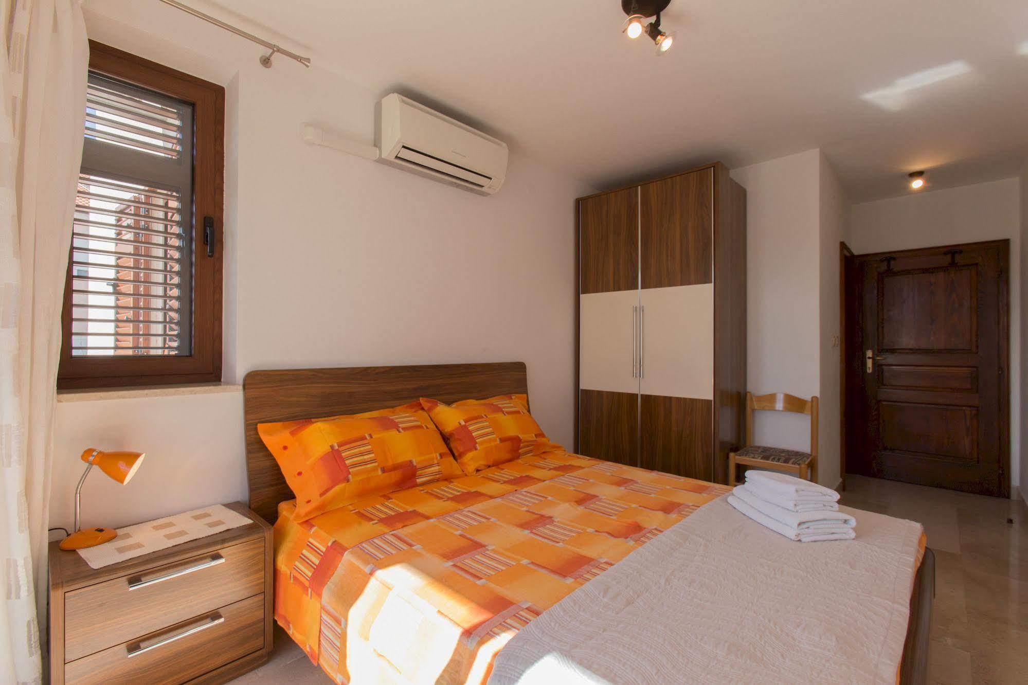 Guesthouse Santin Ровінь Екстер'єр фото