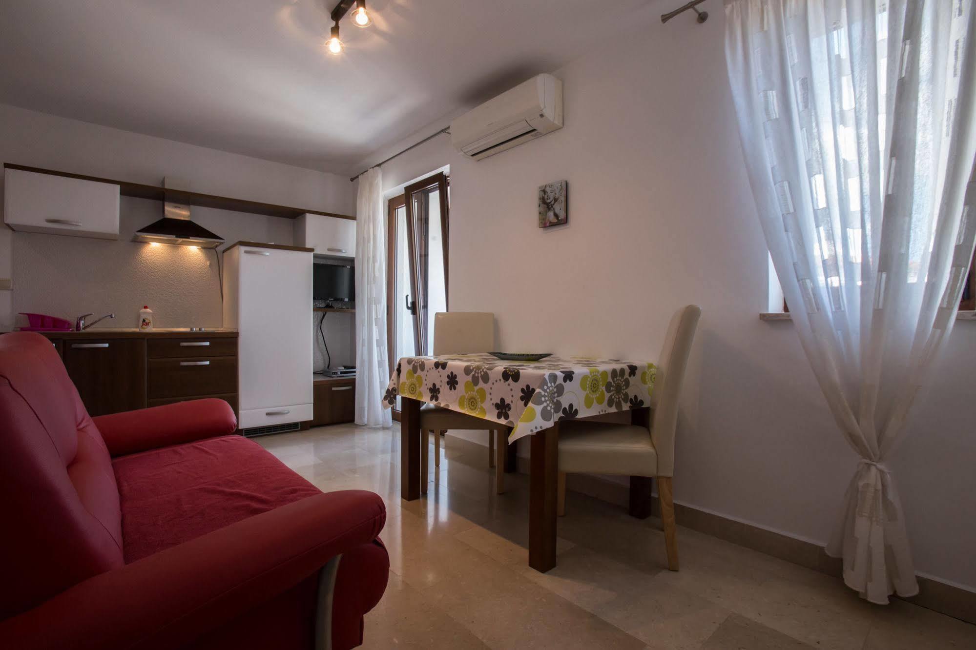 Guesthouse Santin Ровінь Екстер'єр фото
